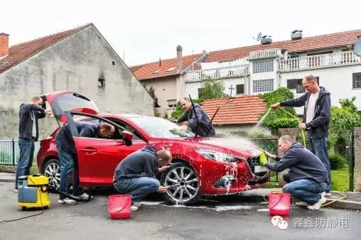 秋季汽車靜電頻繁，車內(nèi)靜電怎么破？容鑫這樣回應(yīng)